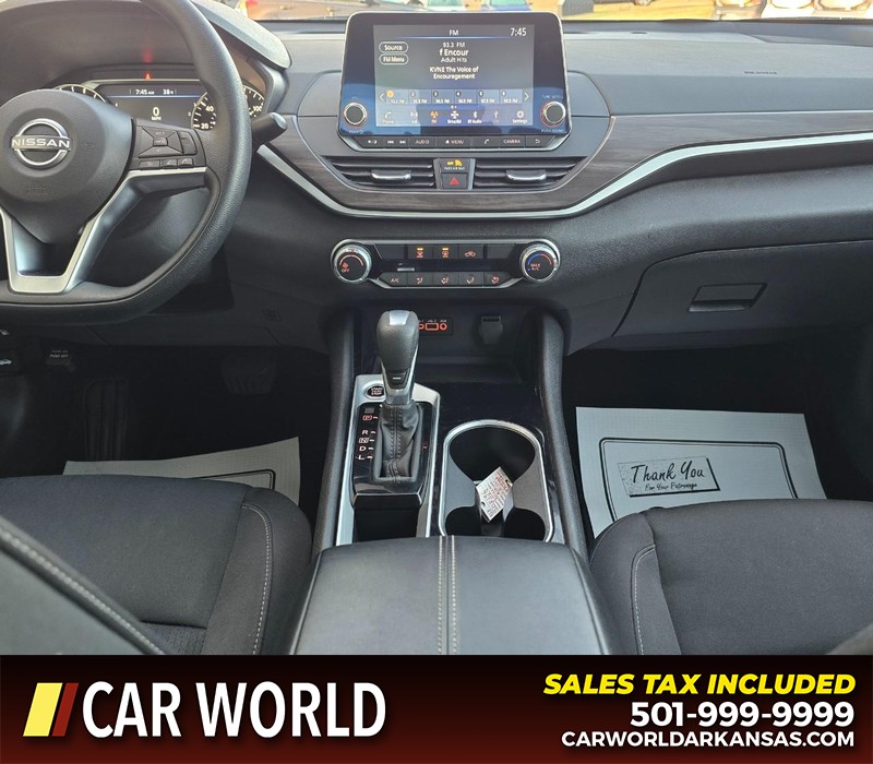 Nissan Altima Vehicle Full-screen Gallery Image 18