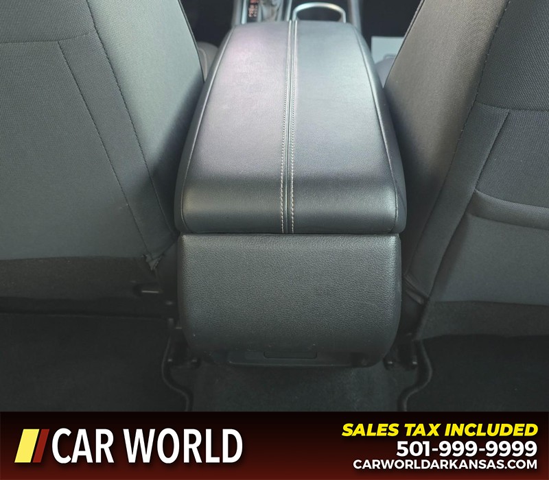 Nissan Altima Vehicle Full-screen Gallery Image 19