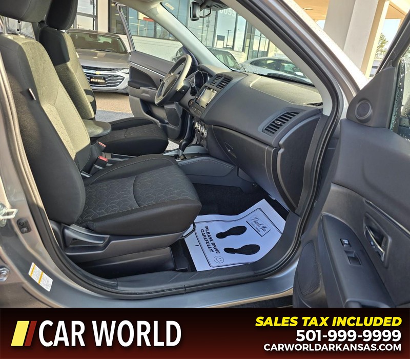 Mitsubishi Outlander Sport Vehicle Full-screen Gallery Image 11