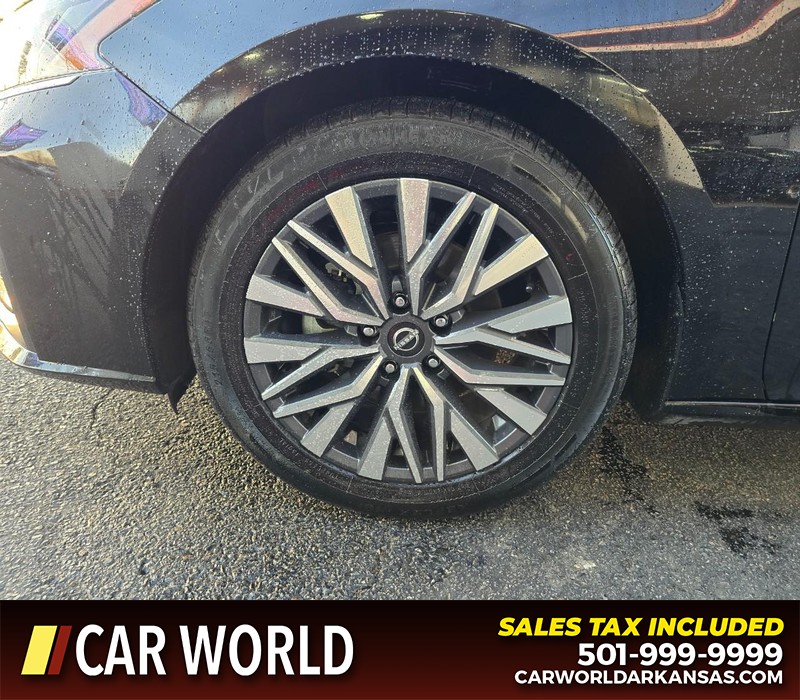 Nissan Altima Vehicle Full-screen Gallery Image 6