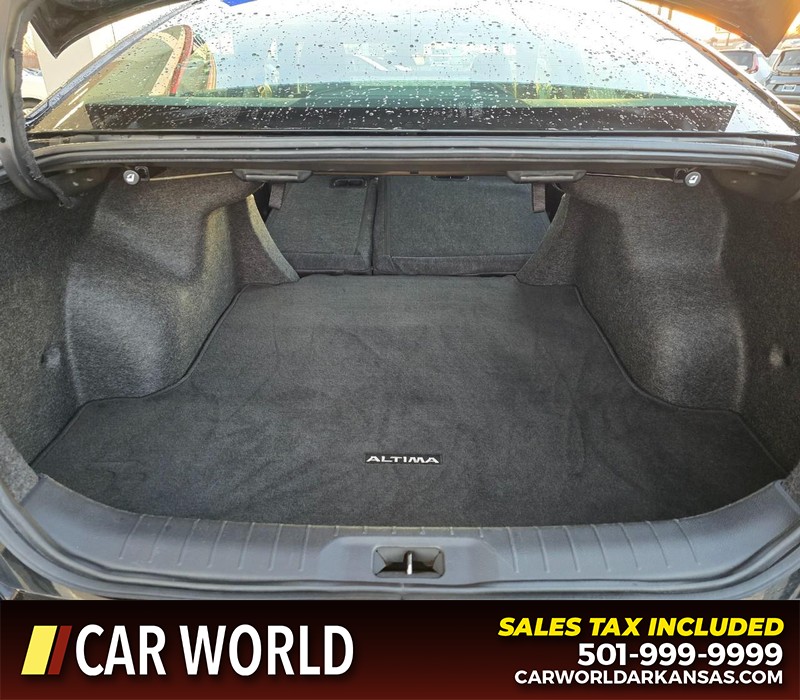 Nissan Altima Vehicle Full-screen Gallery Image 14