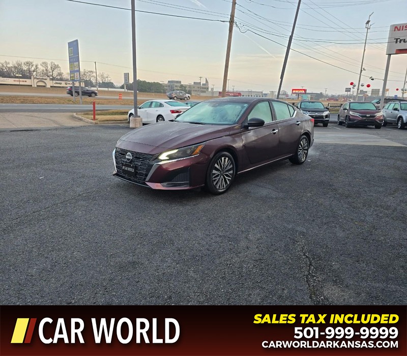 Nissan Altima Vehicle Full-screen Gallery Image 3