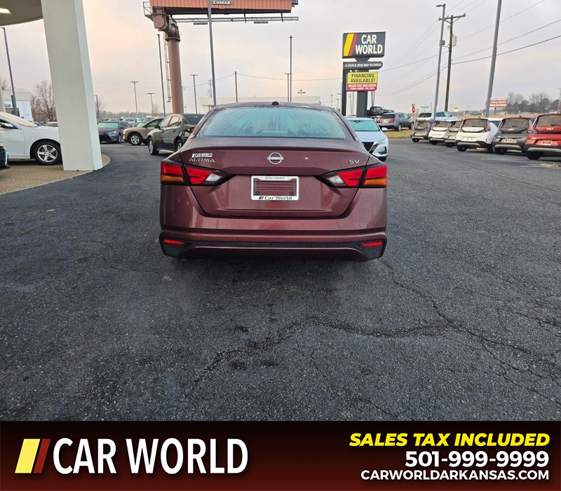 Nissan Altima Vehicle Full-screen Gallery Image 5