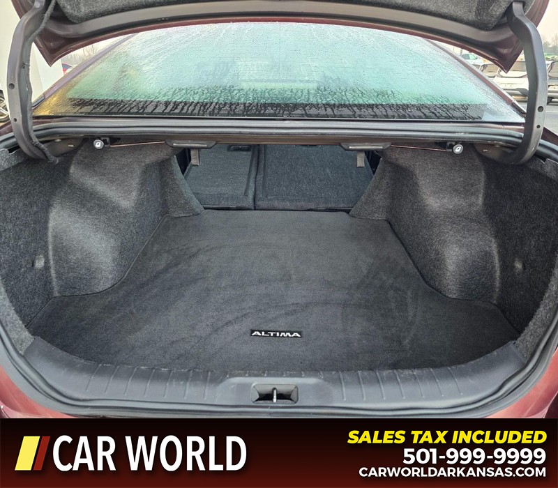 Nissan Altima Vehicle Full-screen Gallery Image 14