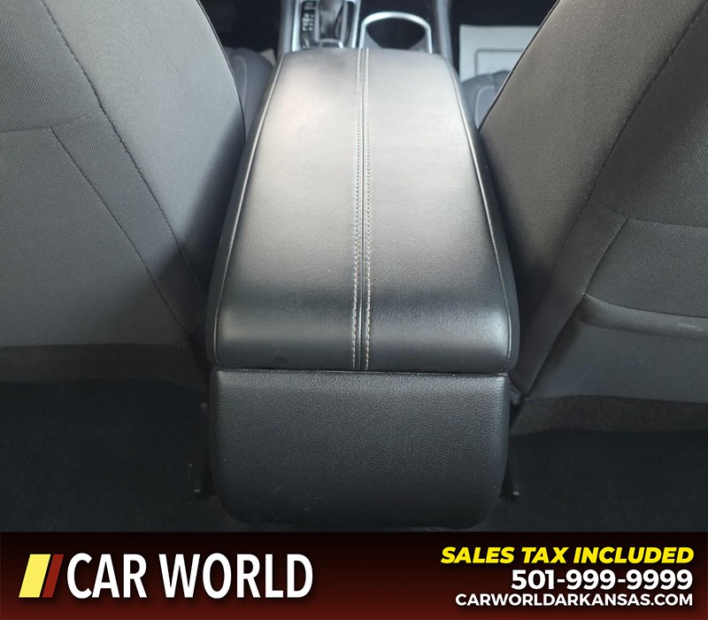 Nissan Altima Vehicle Full-screen Gallery Image 19