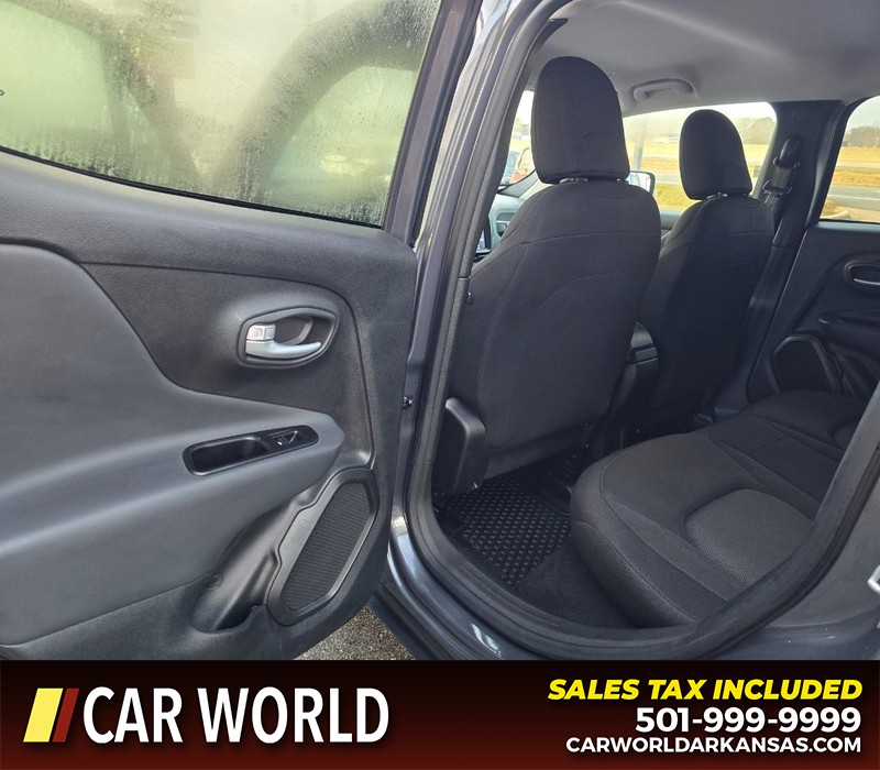 Jeep Renegade Vehicle Full-screen Gallery Image 9