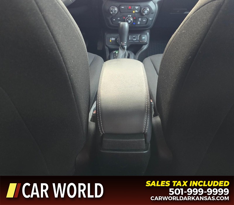 Jeep Renegade Vehicle Full-screen Gallery Image 19