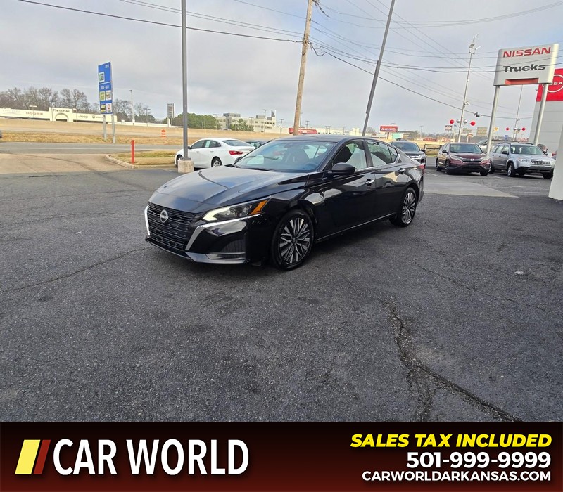 Nissan Altima Vehicle Full-screen Gallery Image 3