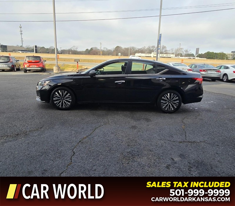 Nissan Altima Vehicle Full-screen Gallery Image 4