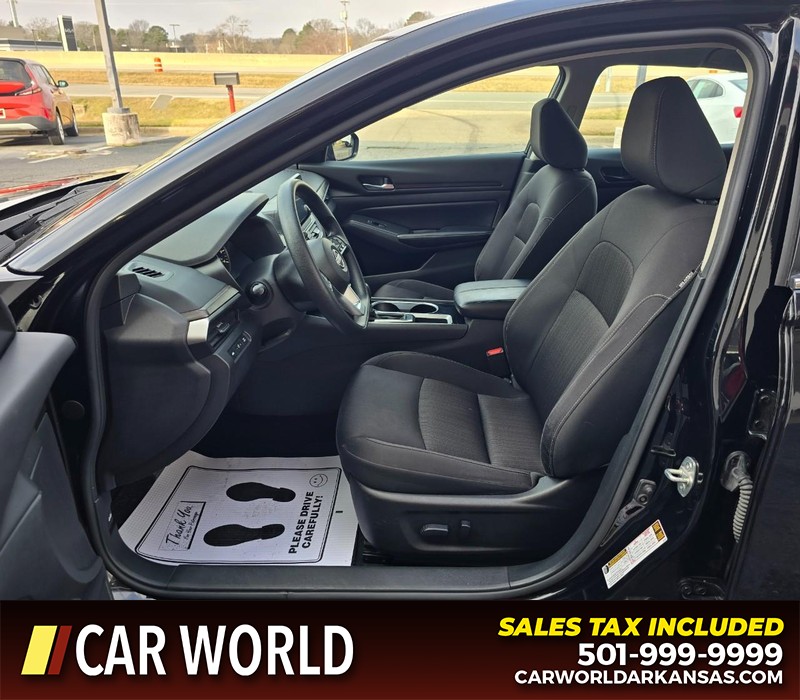 Nissan Altima Vehicle Full-screen Gallery Image 8