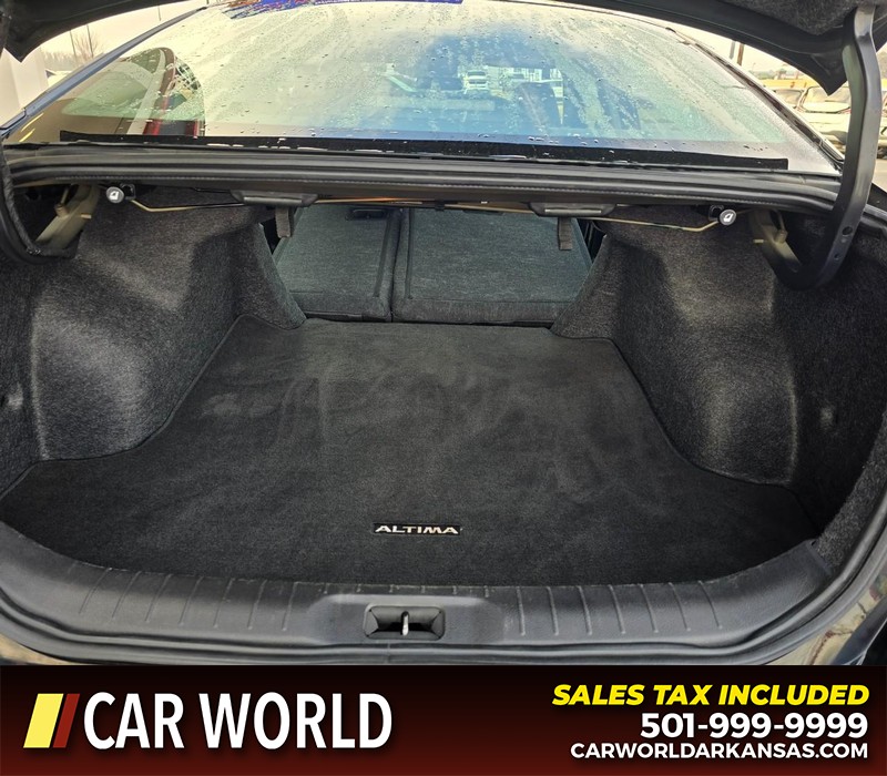 Nissan Altima Vehicle Full-screen Gallery Image 14