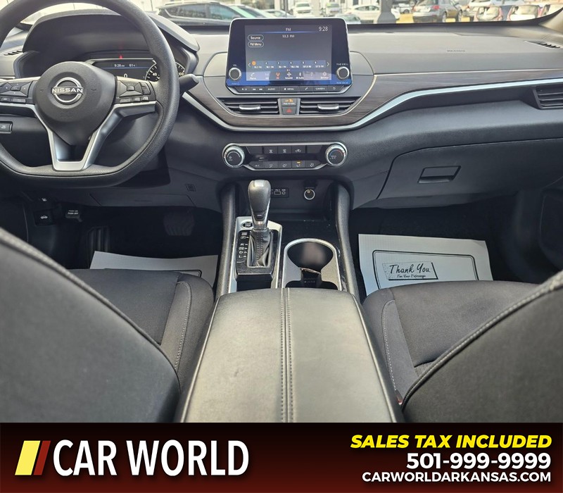 Nissan Altima Vehicle Full-screen Gallery Image 18