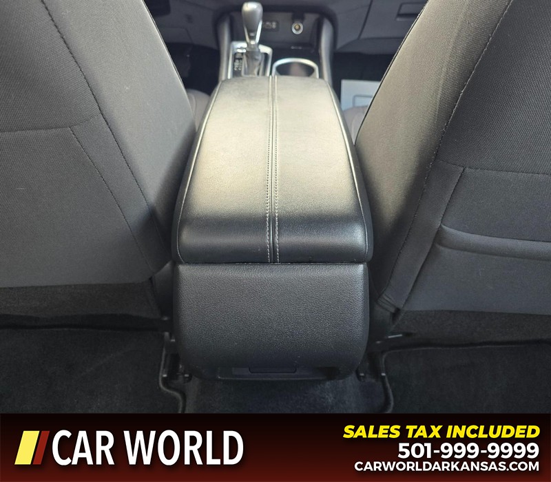 Nissan Altima Vehicle Full-screen Gallery Image 19