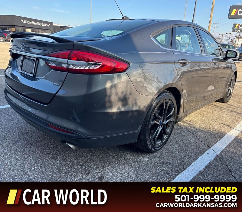 Ford Fusion Vehicle Full-screen Gallery Image 3