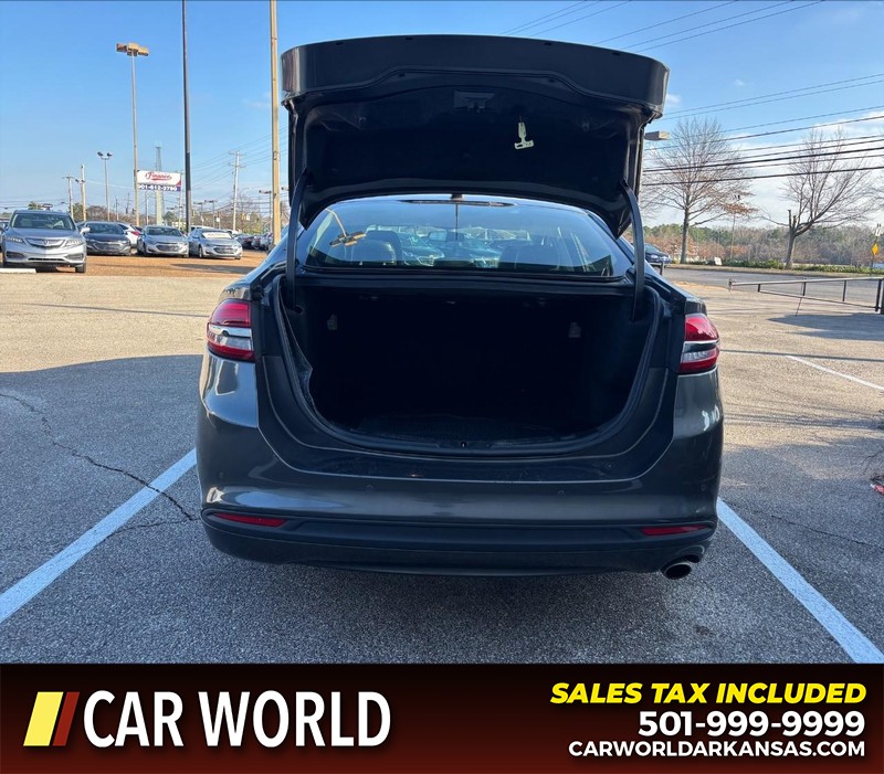 Ford Fusion Vehicle Full-screen Gallery Image 5