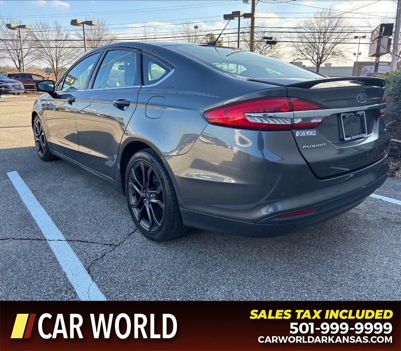 Ford Fusion Vehicle Full-screen Gallery Image 7