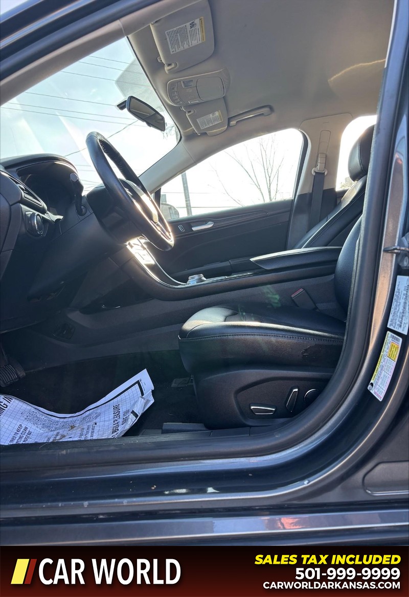 Ford Fusion Vehicle Full-screen Gallery Image 13