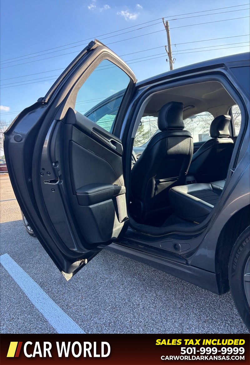 Ford Fusion Vehicle Full-screen Gallery Image 14