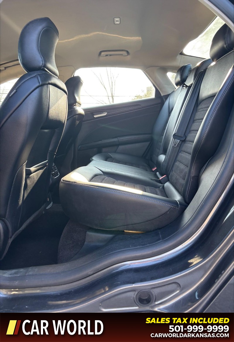 Ford Fusion Vehicle Full-screen Gallery Image 15