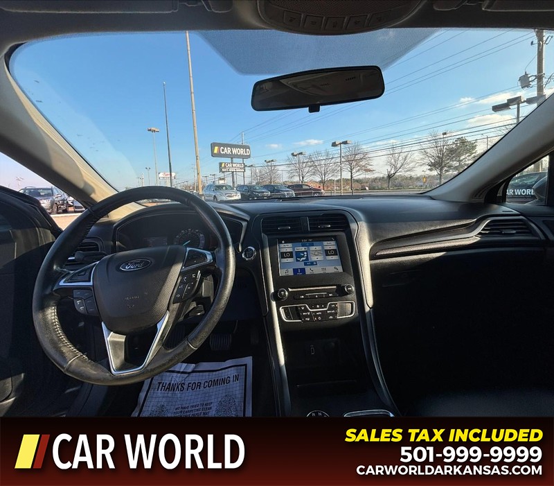 Ford Fusion Vehicle Full-screen Gallery Image 16