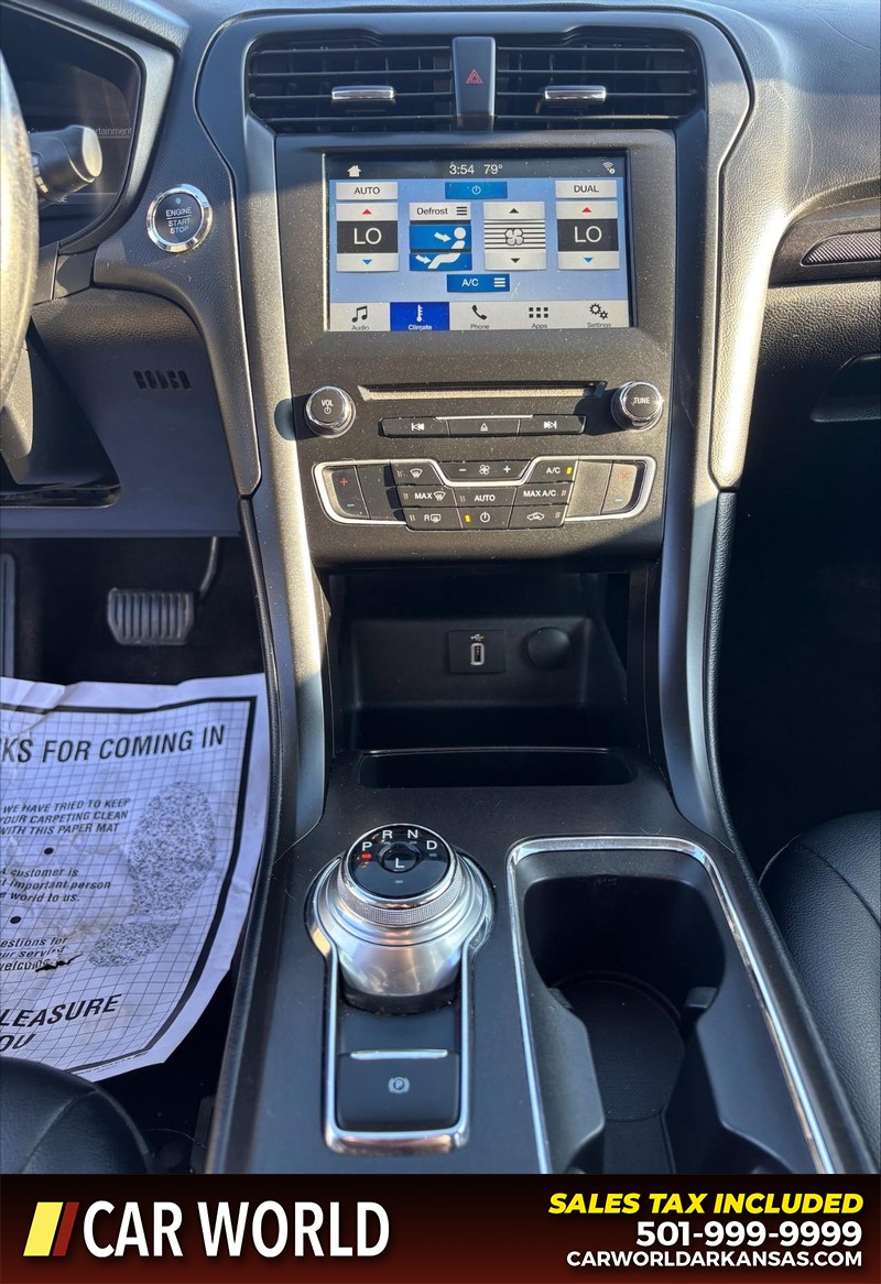 Ford Fusion Vehicle Full-screen Gallery Image 17