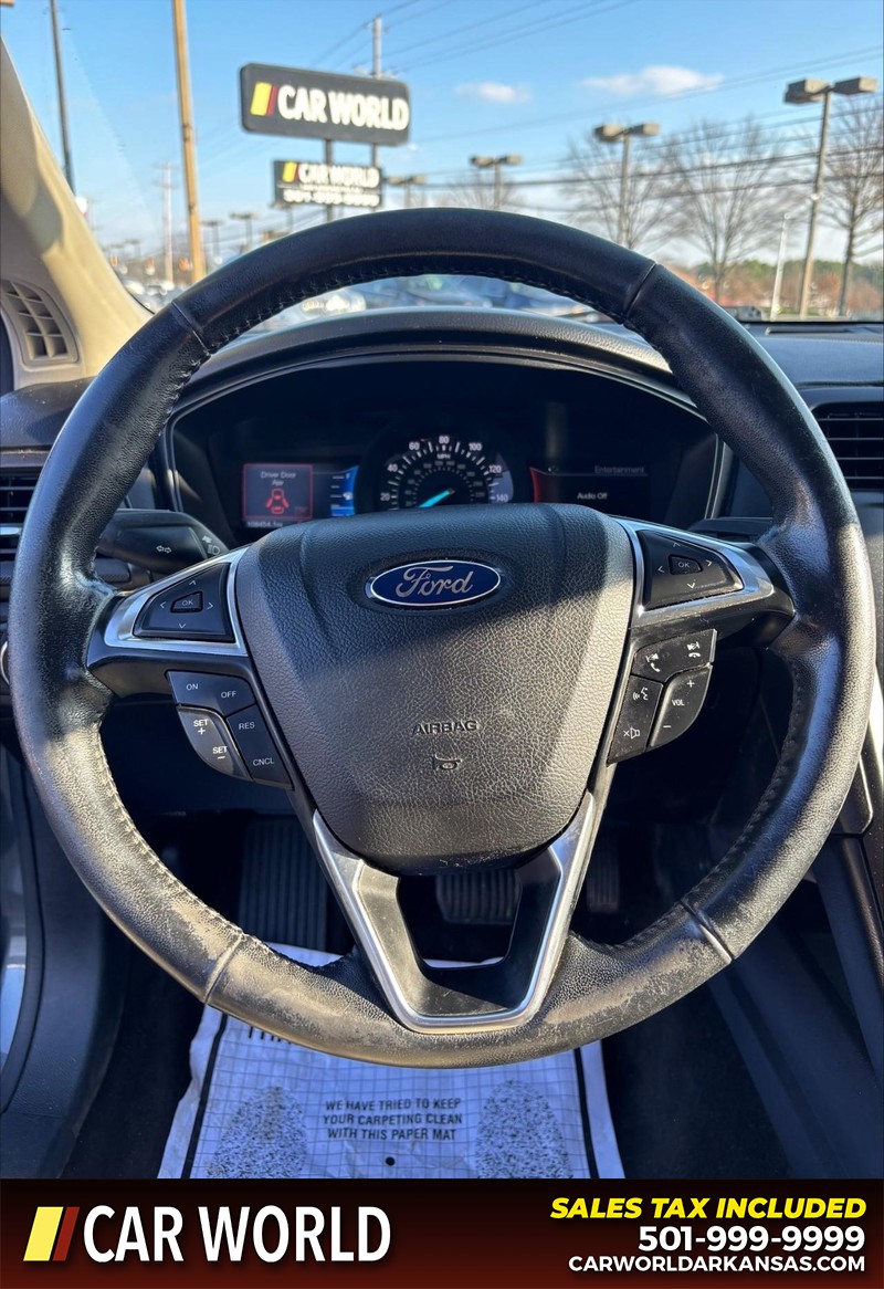 Ford Fusion Vehicle Full-screen Gallery Image 19