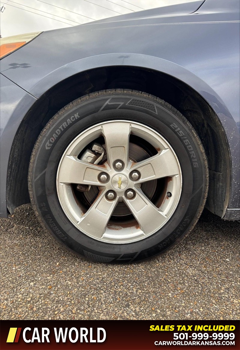 Chevrolet Malibu Vehicle Full-screen Gallery Image 11