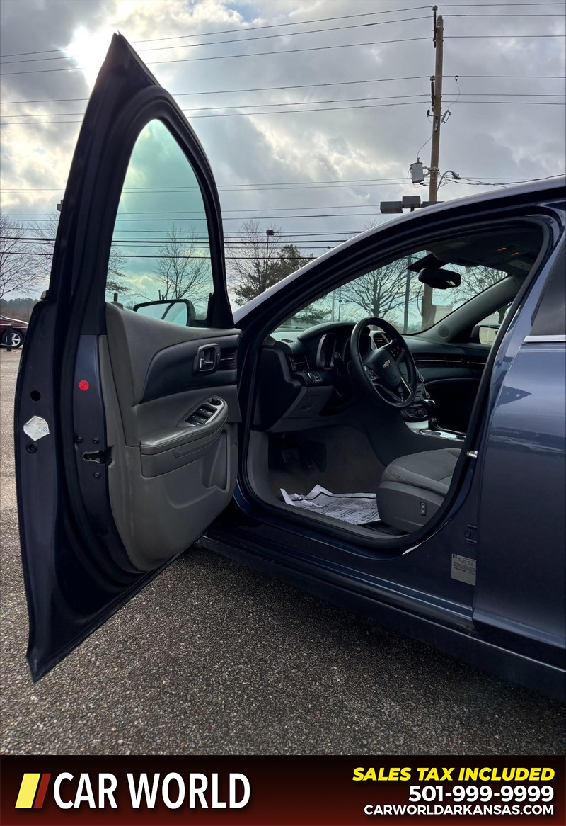 Chevrolet Malibu Vehicle Full-screen Gallery Image 12