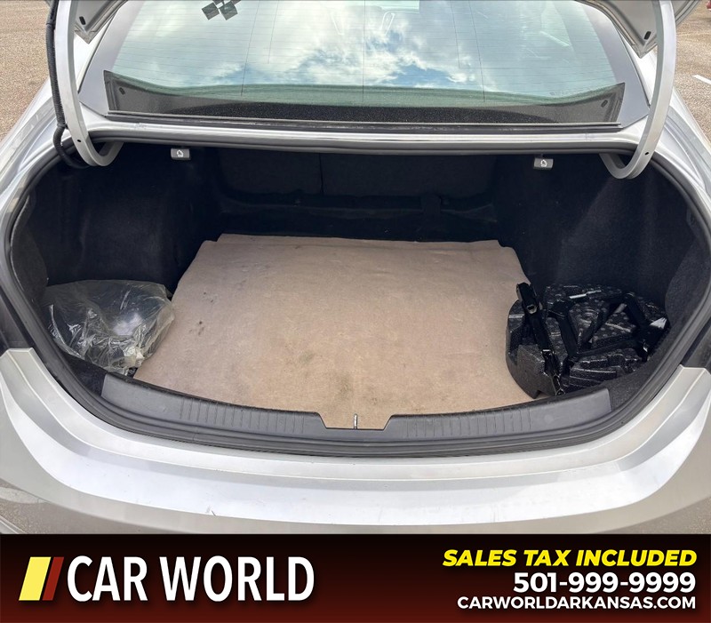 Chevrolet Malibu Vehicle Full-screen Gallery Image 5