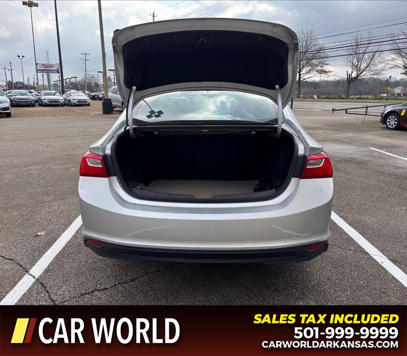 Chevrolet Malibu Vehicle Full-screen Gallery Image 6