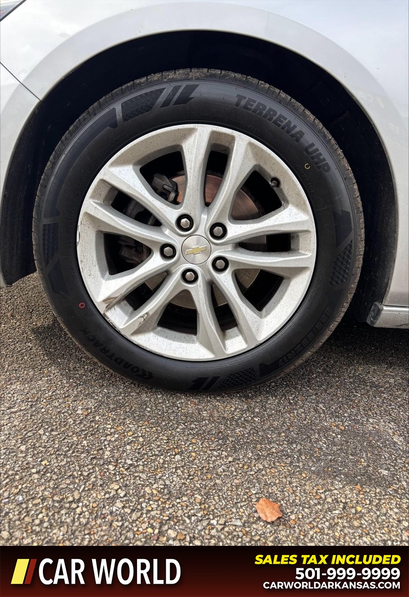 Chevrolet Malibu Vehicle Full-screen Gallery Image 11