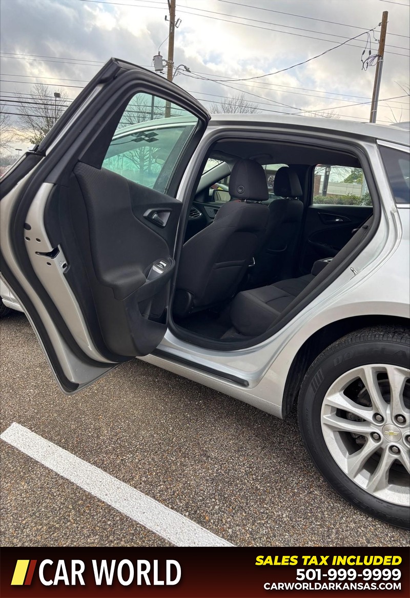 Chevrolet Malibu Vehicle Full-screen Gallery Image 14