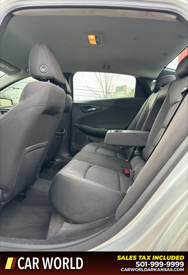 Chevrolet Malibu Vehicle Full-screen Gallery Image 15