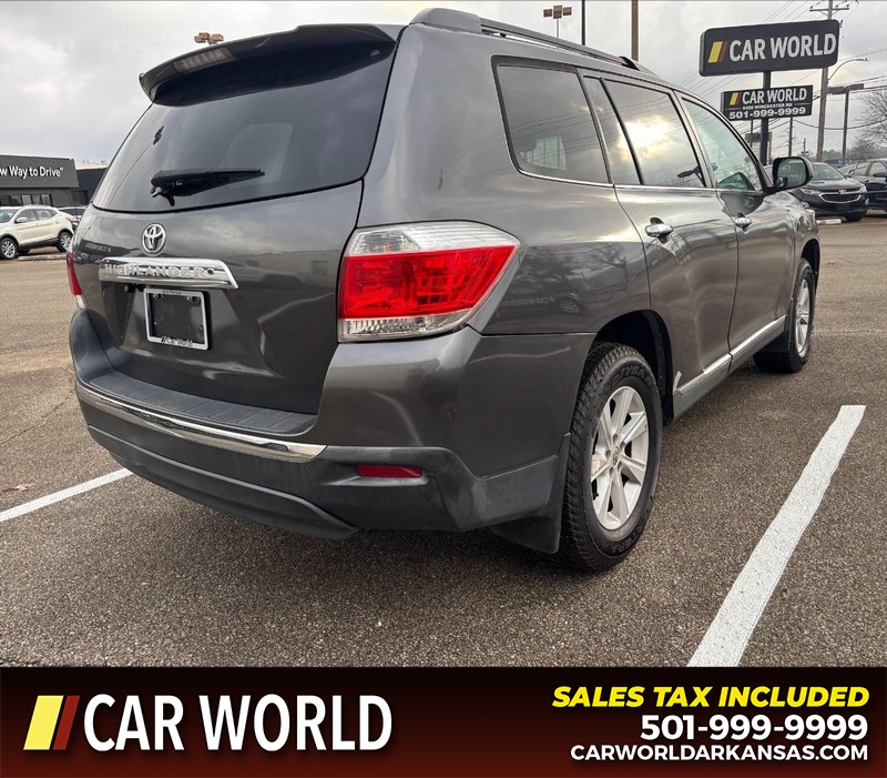 Toyota Highlander Vehicle Full-screen Gallery Image 3