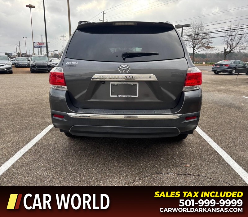 Toyota Highlander Vehicle Full-screen Gallery Image 4