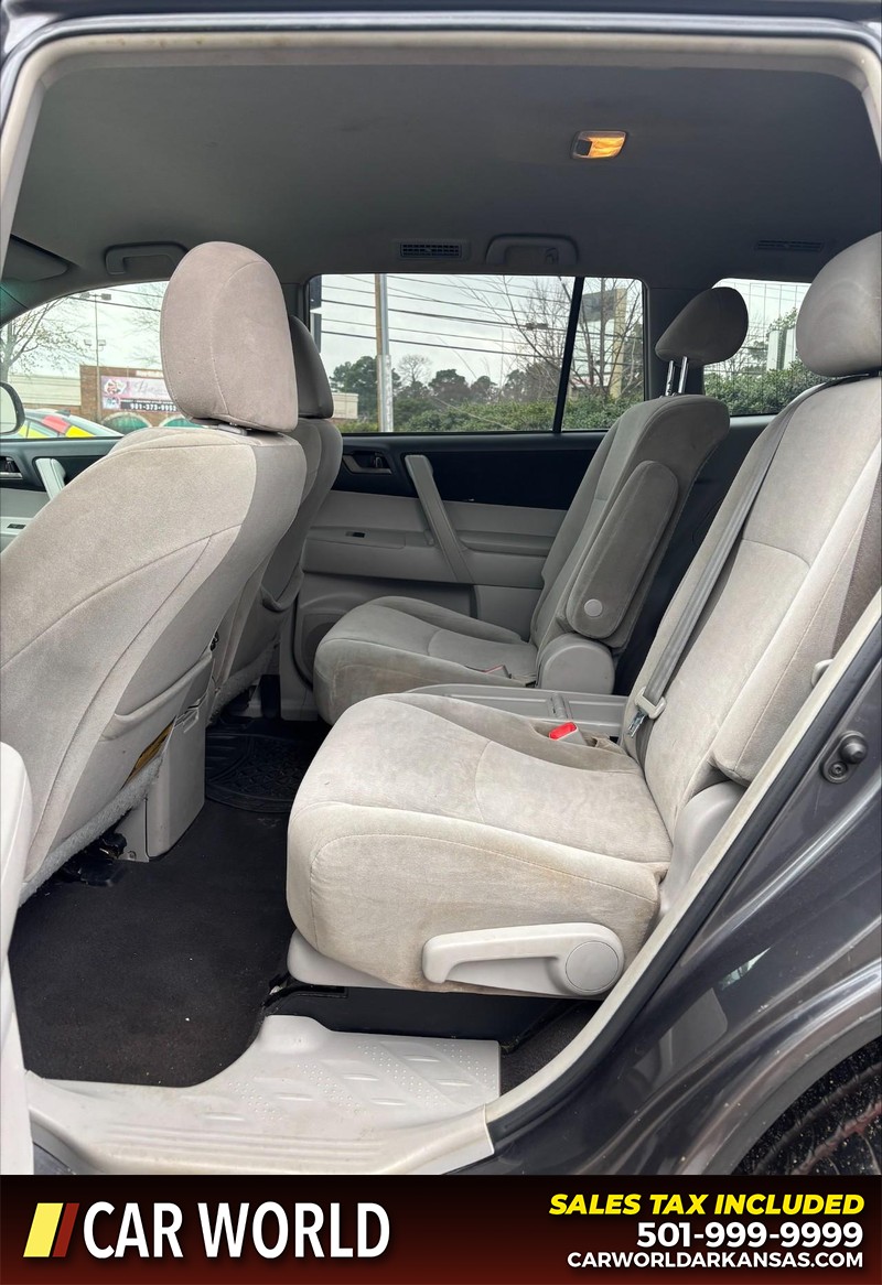 Toyota Highlander Vehicle Full-screen Gallery Image 14