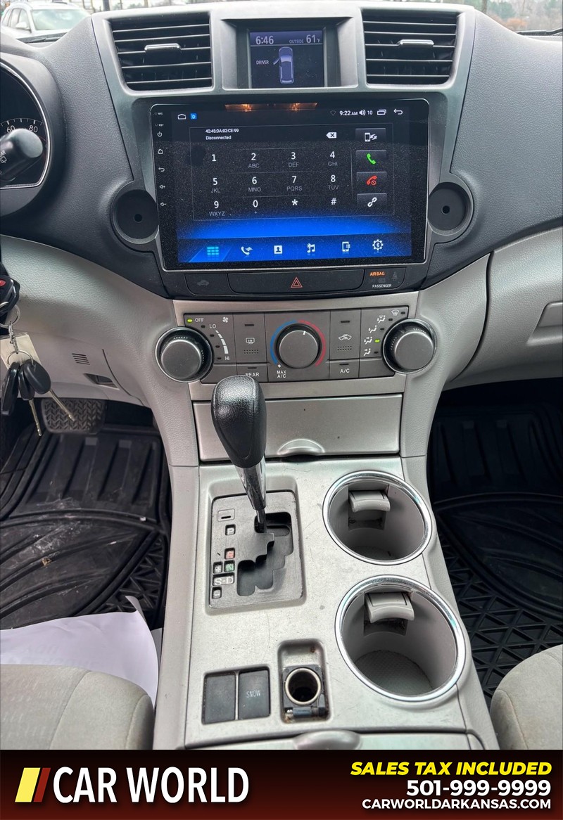 Toyota Highlander Vehicle Full-screen Gallery Image 18