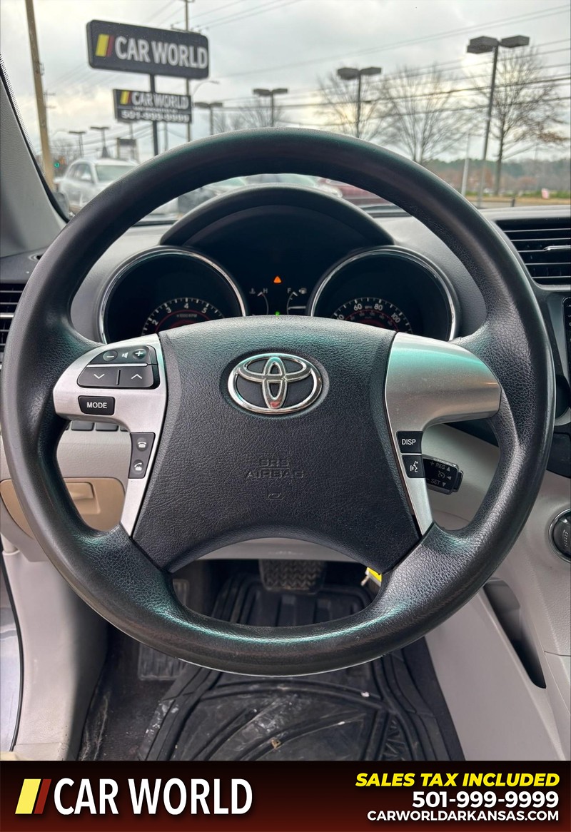 Toyota Highlander Vehicle Full-screen Gallery Image 20