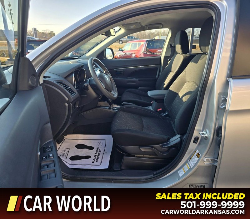 Mitsubishi Outlander Sport Vehicle Full-screen Gallery Image 8