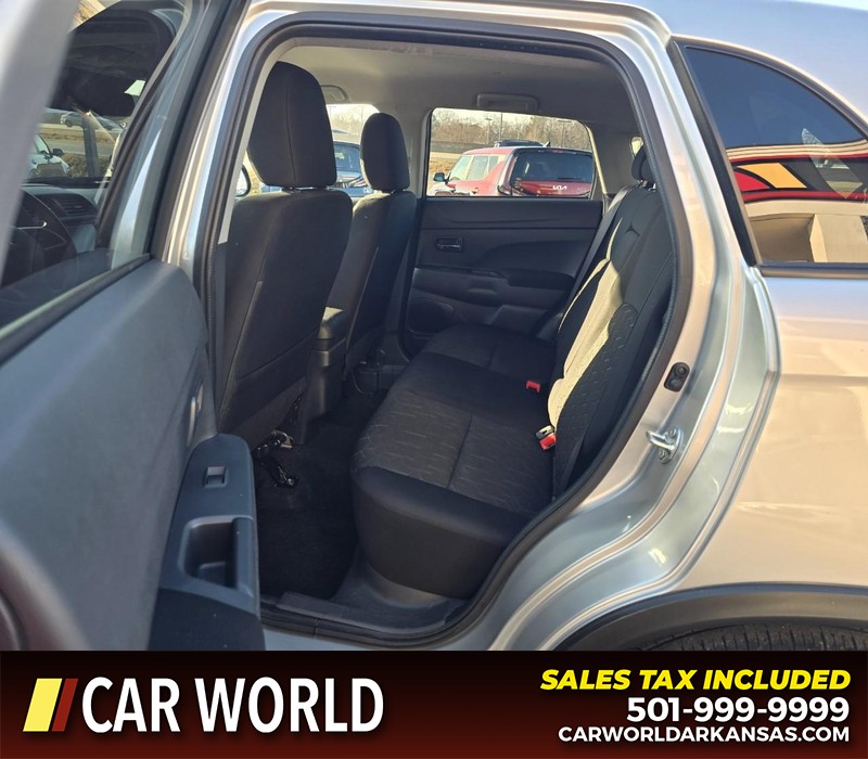 Mitsubishi Outlander Sport Vehicle Full-screen Gallery Image 10