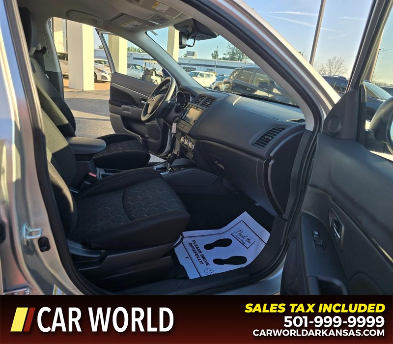 Mitsubishi Outlander Sport Vehicle Full-screen Gallery Image 11