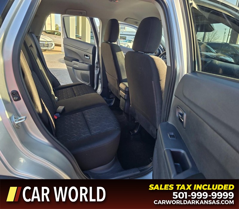 Mitsubishi Outlander Sport Vehicle Full-screen Gallery Image 12