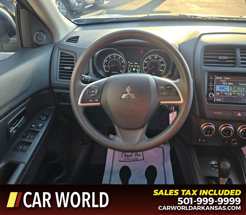 Mitsubishi Outlander Sport Vehicle Full-screen Gallery Image 15