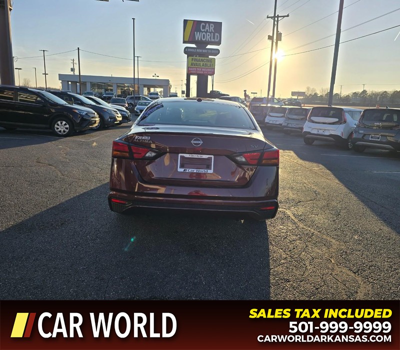 Nissan Altima Vehicle Full-screen Gallery Image 5