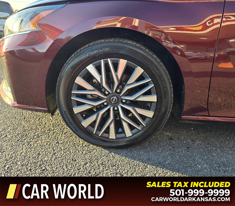 Nissan Altima Vehicle Full-screen Gallery Image 6