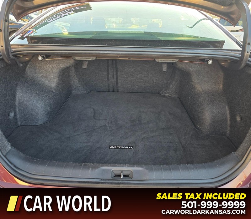 Nissan Altima Vehicle Full-screen Gallery Image 13
