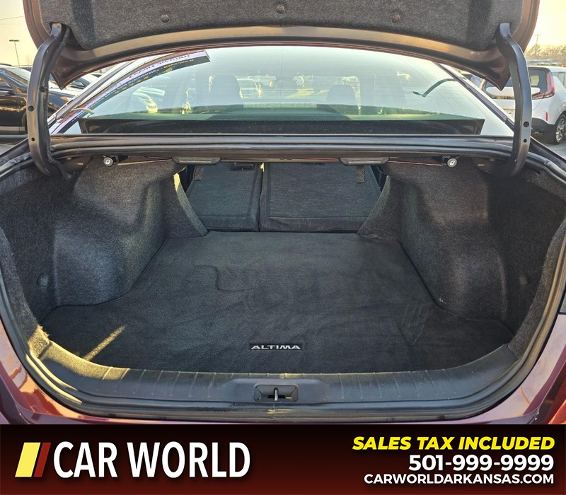 Nissan Altima Vehicle Full-screen Gallery Image 14