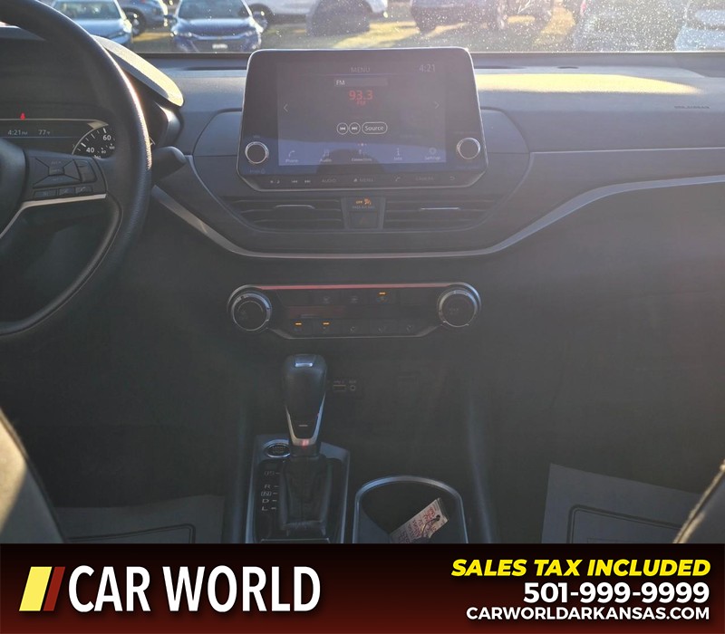 Nissan Altima Vehicle Full-screen Gallery Image 18