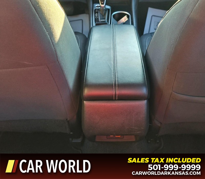 Nissan Altima Vehicle Full-screen Gallery Image 19