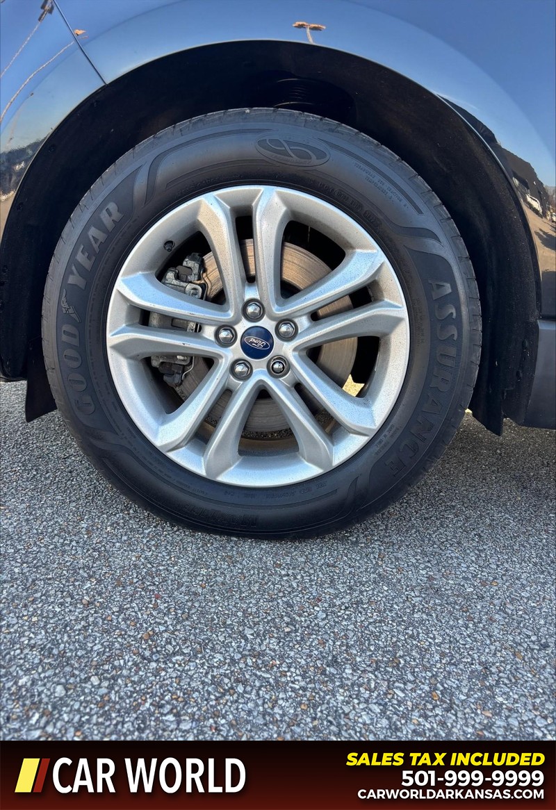 Ford Edge Vehicle Full-screen Gallery Image 11